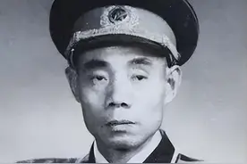 这位开国中将有8个儿子4个女儿，周总理笑道：你们家是航空母舰图片