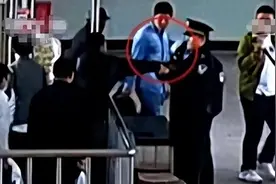 男子不补票被警察击毙，3个女儿目睹全过程，死前：有本事打死我图片