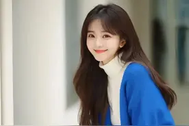 第一次见她就被她深深吸引，如果说这是一见钟情的话，那么他认了图片
