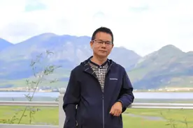 好的素质教育，要让学生“推门见光”图片