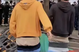 哪来的妖风？街拍又见证新一代穿衣的病态审美：年轻人病得不轻！图片