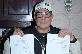 73岁港星刘永买不起香港楼到广东中山养老，带俩幼子住80万复式房图片