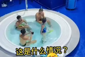 笑喷了！全红婵比赛前进错浴缸，进了男队员的浴池，真是一个活宝图片