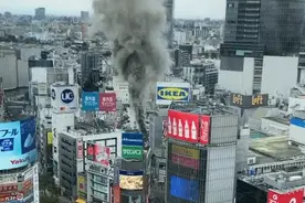 日本东京涩谷中心街发生火灾，现场浓烟冲天图片