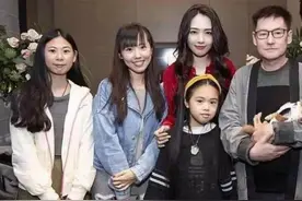 娱乐圈中出现一股“生女儿”的潮流，一众女星化身“女儿奴”图片