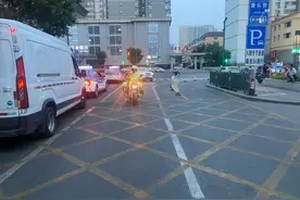 【我为群众办实事】太原：民警接力护送重症老人，病人得到有效救治图片
