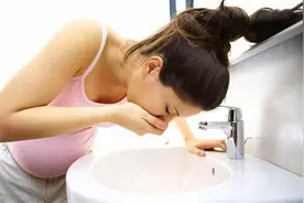 孕吐是胎儿的自我保护？孕吐越严重，孩子越聪明？听专家怎么说图片