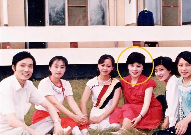 李瑞英现状：在海南当大学老师，丈夫身份不一般，儿子成她的骄傲