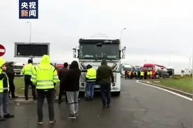 波乌边境卡车司机抗议持续 两名乌克兰司机死亡图片