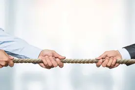 说深圳40%律所都在亏钱，很多老板，拖欠律师提成和工资图片