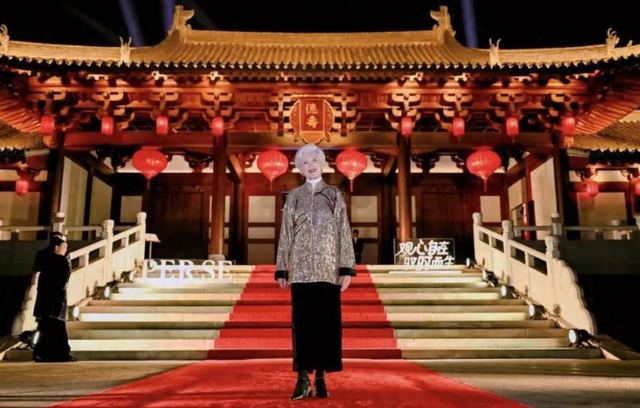 马斯克母子化身中国代言人，喊话老外都该来中国看看，原因很现实