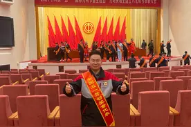 河南顺丰快递小哥王海玉荣获全国五一劳动奖章—— 积沙成塔，六年送达十五万件图片
