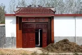 俗语“围墙大门忌高低，屋主减寿妻别离”，啥意思？有啥说法图片