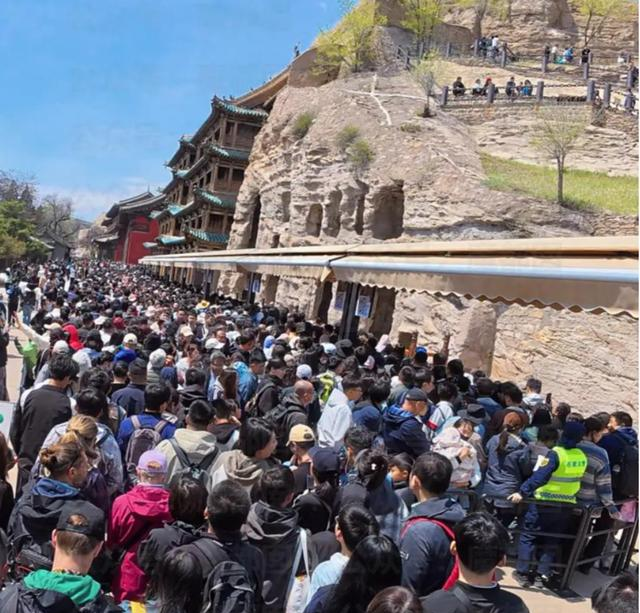 五一最堵景点出炉！网友：堵到怀疑人生，在家没出门的有福了