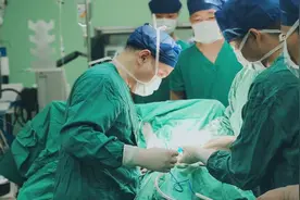 男子咳嗽8年引发大咯血，祸首竟是辣椒皮图片
