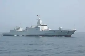 美菲南海“开火”挑衅，南部战区不再忍耐，055万吨大驱领军出击图片