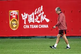 国足主力阵容浮出水面，“要尽快忘记上一场失败”图片