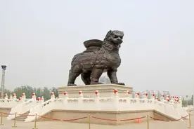重达32吨的沧州铁狮子，千年不倒，为何倒在专家自作聪明的保护上图片