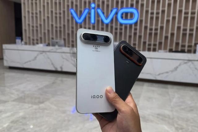 iQOO发布未来概念机型iQOO X 搭载多世代超前规格
