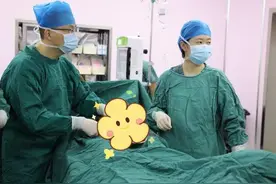 双胞胎在娘胎里“争夺”血液 市妇幼保健院是这样做手术的…图片