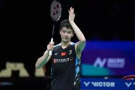 峰回路转！江西运动员李诗沣挺进羽毛球亚锦赛决赛图片