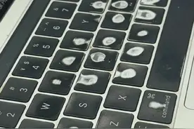 今日一笑，搞笑动图，这是程序员的键盘，被惊到了图片
