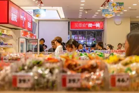 零食店攻占县城，却赚不到钱了图片