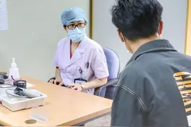 头皮常发痒出油，不是没洗头，或是3种疾病预兆，别大意！图片