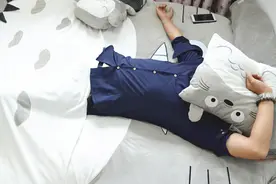 晚上10点前就困了，凌晨3、4点就醒了，这些是衰老征兆吗？图片