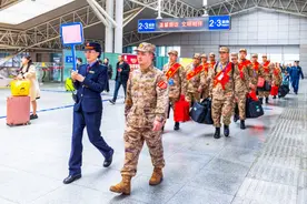 新兵奔赴军营 书写军旅人生图片