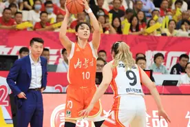 内蒙古农信女篮客场逆转战胜四川女篮图片