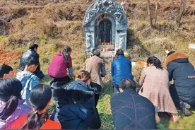 “新坟不过社，三年不立碑”的含义，新坟扫墓有哪些讲究？图片