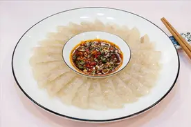 做猪皮冻，最忌焯水后直接煮，做好这1步，白净透亮，Q弹不腥气图片
