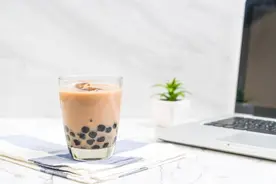 一杯奶茶含糖多少说不清：标注不清甜度成谜，“几分糖”无明确标准图片