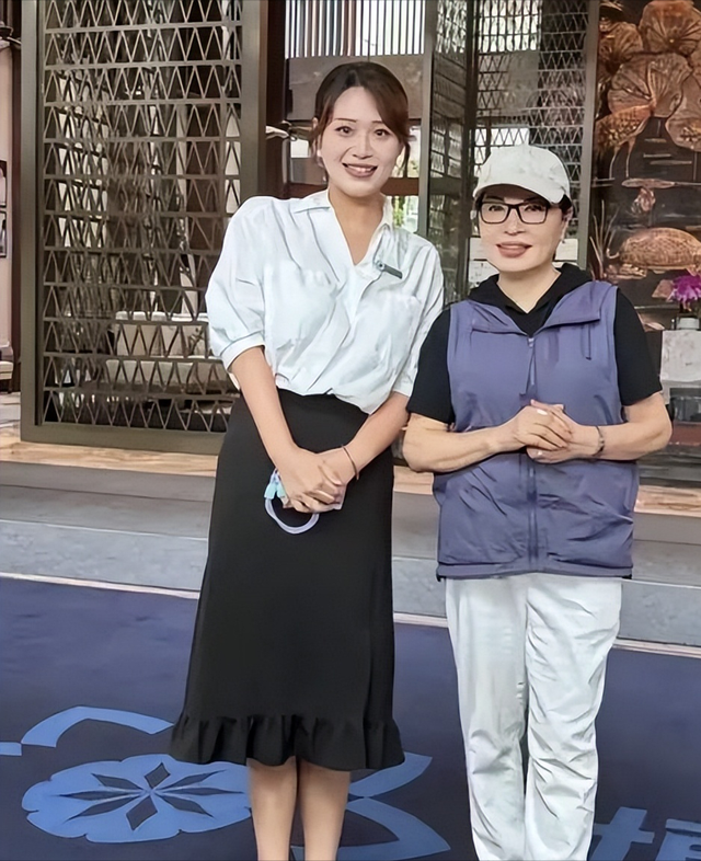 李瑞英现状：在海南当大学老师，丈夫身份不一般，儿子成她的骄傲