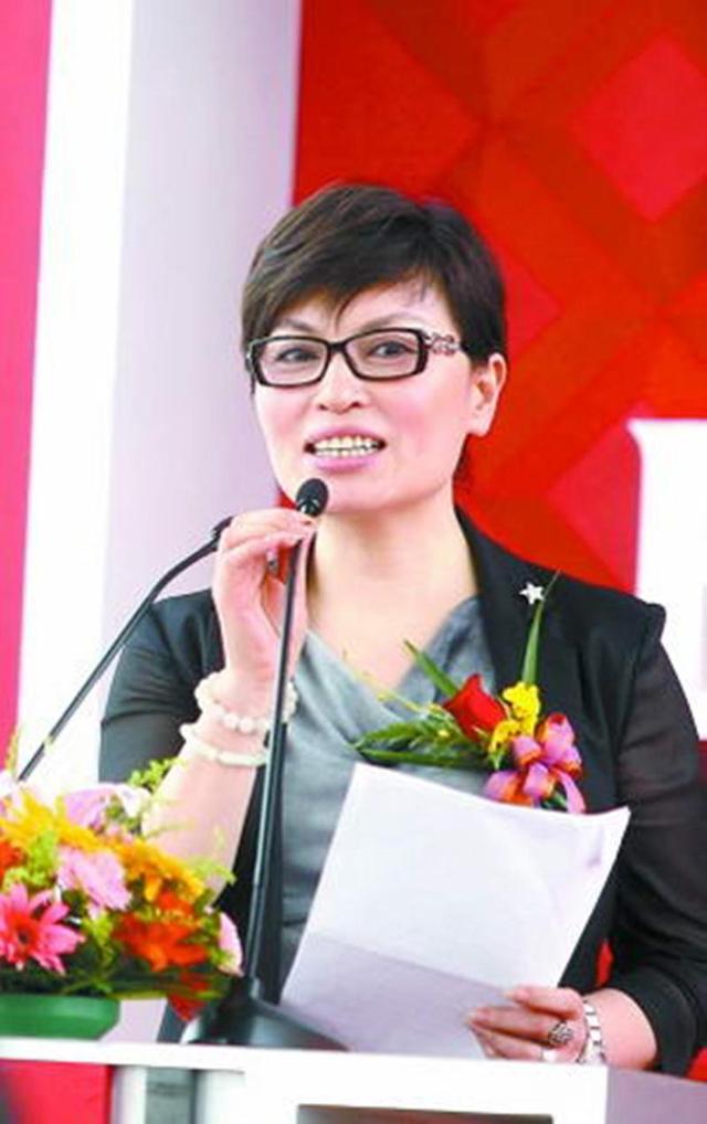 李瑞英现状：在海南当大学老师，丈夫身份不一般，儿子成她的骄傲
