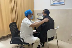 56大叔经常腿发抖，以为是劳累过度，检查后顿时崩溃：怎么会是癌图片