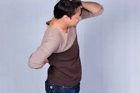 身体痒不一定是过敏！这2处发痒，可能是肾功能问题图片
