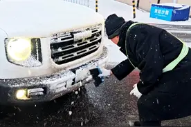 冰城物企清雪忙图片