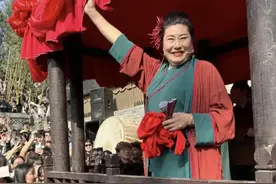 蹭流量被开封王婆赶下台？女网红遭受网暴回应，保留证据追究到底图片
