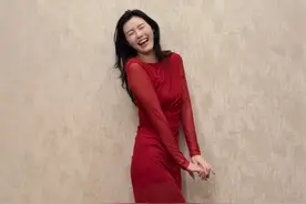 中国女子游泳队队员刘湘新年物料黑丝高跟！图片