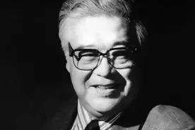 中央领导同志委托，中宣部副部长、中央广播电视总台台长慎海雄一行，前往北京电影制片厂，深切悼念于洋同志图片