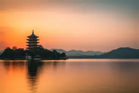 五首《少年游》，年少读不懂，中年再读已流泪满面。终不似少年游图片