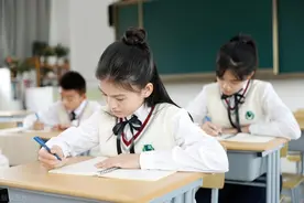 初中谈的初恋，没亲过，甚至连手都没有牵过，真是难忘的初恋图片