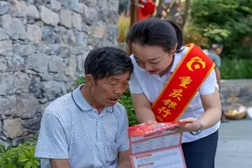 重庆银行“纾困扶持贷”获“银行业ESG年度普惠金融典范案例”图片