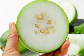 切开吃不完的冬瓜不要放直接冰箱，教你土方法，放一个月依旧新鲜图片