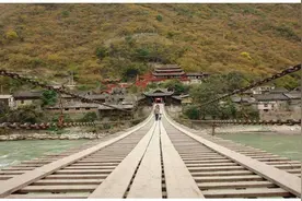 泸定桥是如何修建的？40吨的13根铁索，300年前是怎么搭上去的？图片