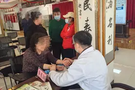 通化小名医中医特长双手诊脉图片