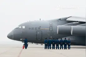 中国运-20惊现俄罗斯首都，飞机上到底装了什么，让西方这么在乎图片
