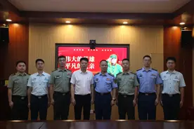 感悟英雄事迹 汲取奋进力量——“八一”前夕探访“共和国勋章”获得者李延年图片